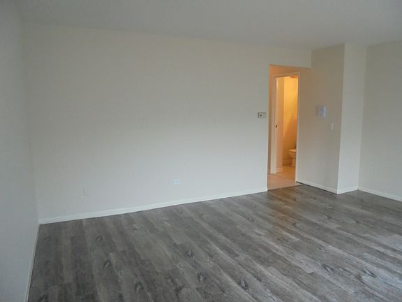 5th image of 650 Mill Cir #U149