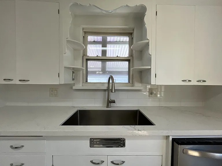 2417 N Rosa Parks Way — Photo 10