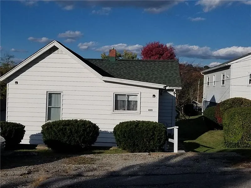 435 3rd Ave photo 1