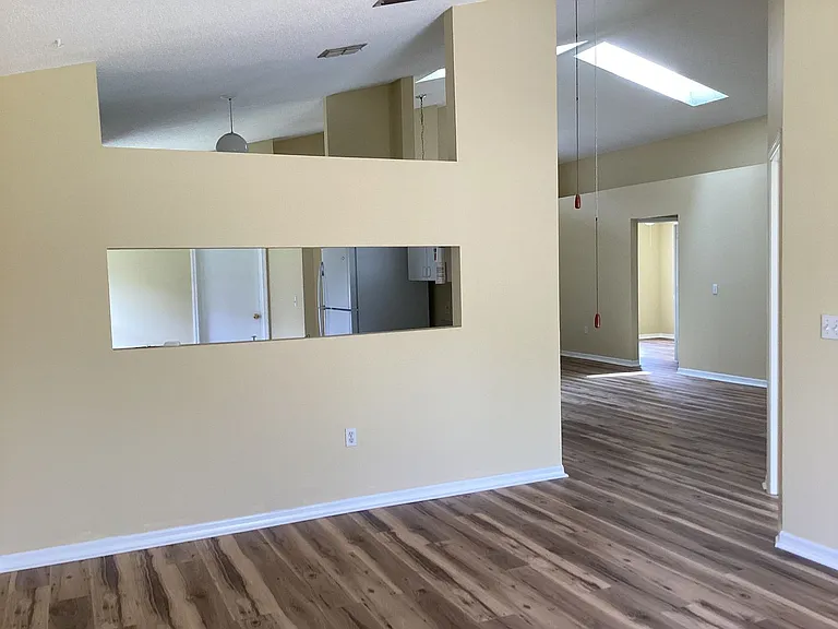 1021 Old Barn Rd — Photo 2