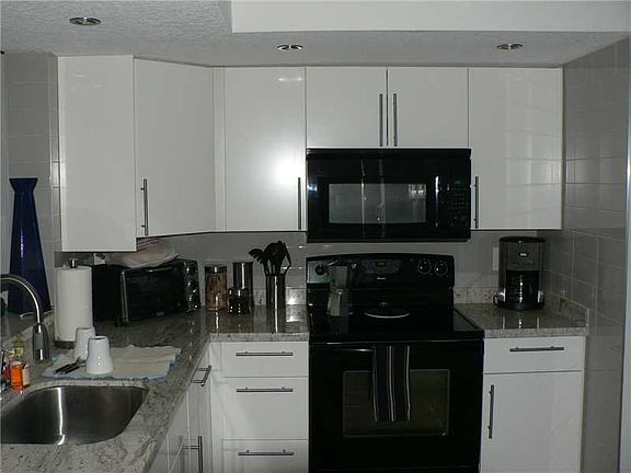 3rd image of 7624 NW 18th St APT 301