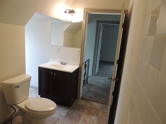 3rd image of 1121 W Wisconsin St