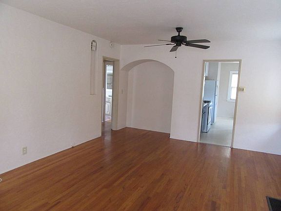 3rd image of 3694 Villa Ter