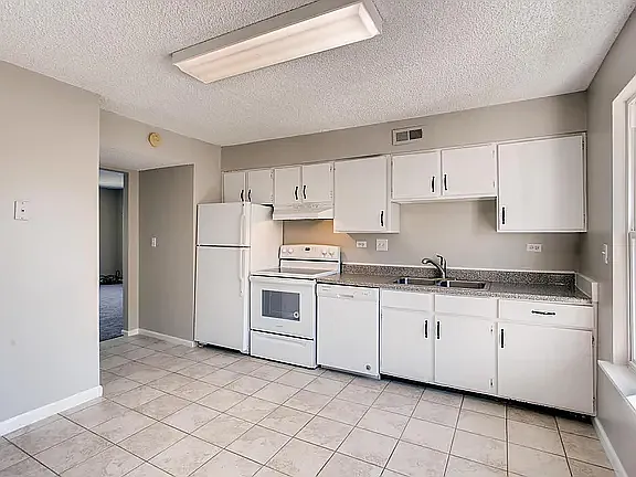 2 bed, 1.5 bath, 1004 sqft, $1,350 — Photo 4