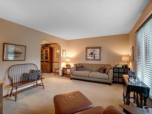 5th image of 9855 Hounsdale Dr