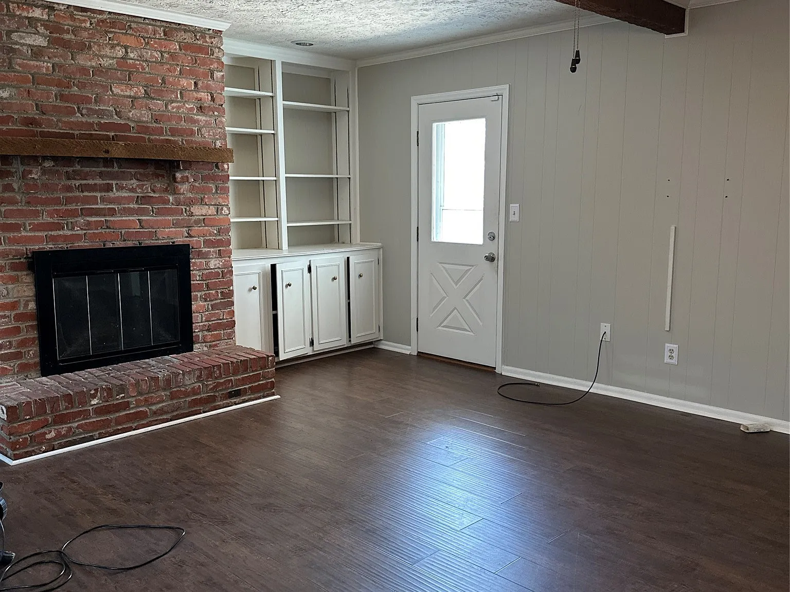 3 bed, 2.0 bath, 1567 sqft, $1,300 — Photo 2