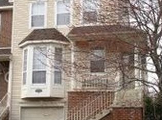 910 N Waterford Ln, Wilmington, DE 19808