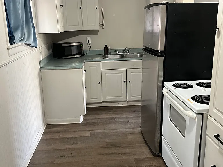 122 Hillside St — Photo 7