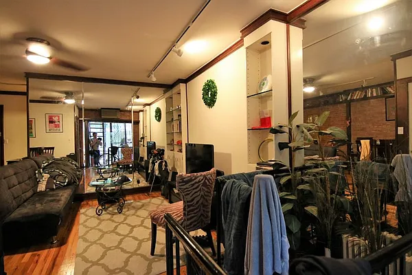 Rented by JK Dansar Corp | media 40