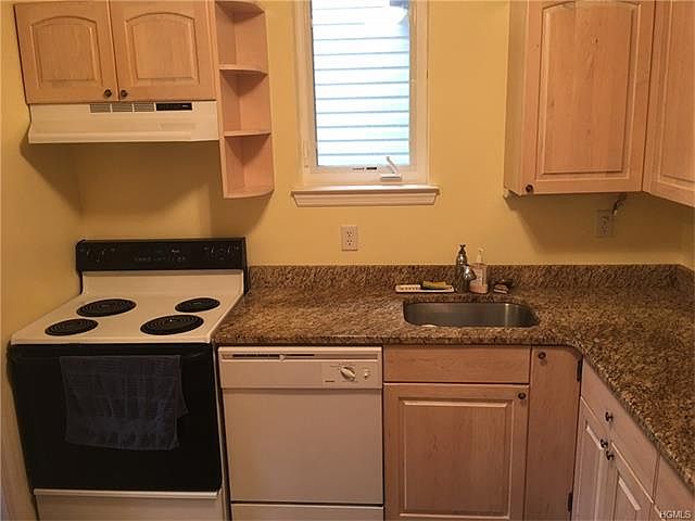 1st image of 106 Drew Ln #106