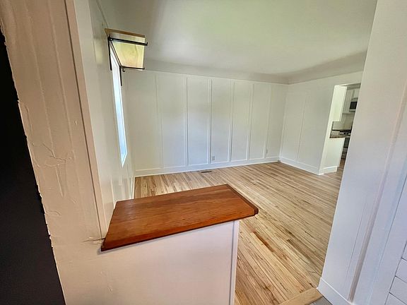 3rd image of 153 Buchanan Ave