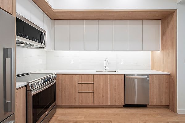 1st image of 276 20th St Penthouse 3