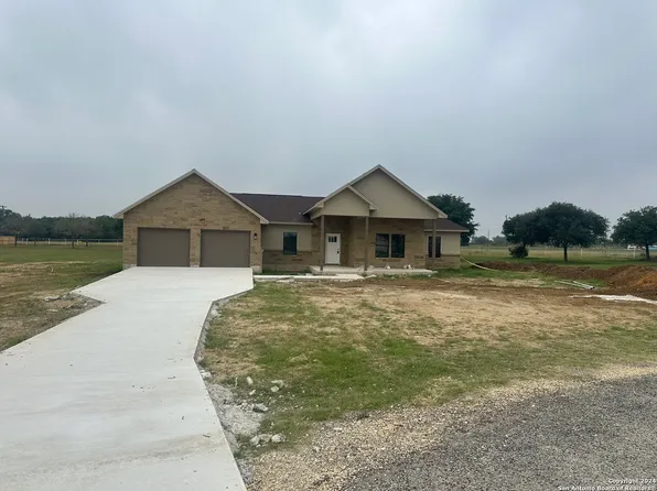 104 W TREE FARM DR, Lytle, TX 78052