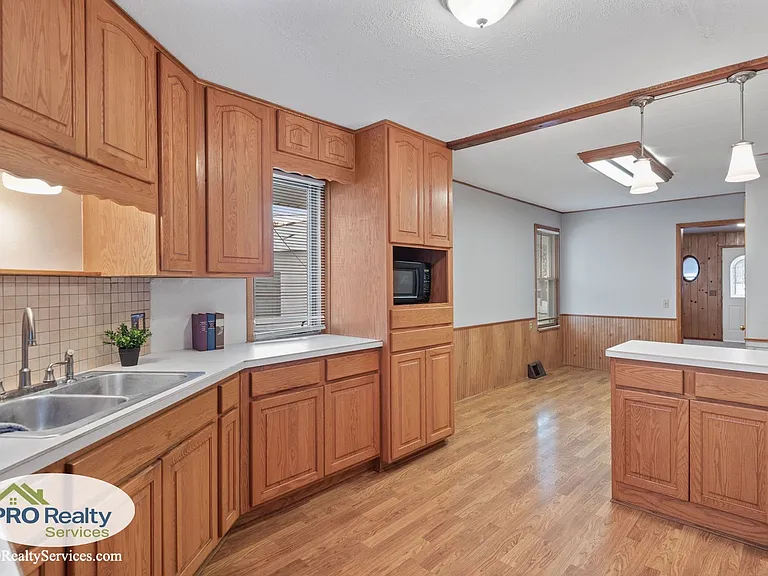 257 E Spruce St — Photo 3