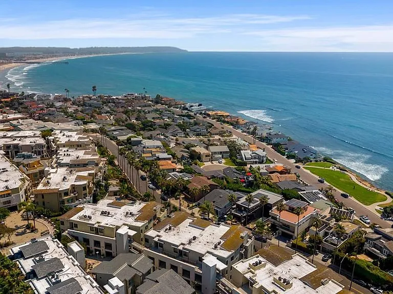 Condo location near the ocean and just north of Tourmaline Beach and Pacific Beach and PB Pier