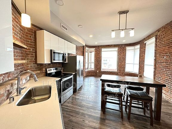 5th image of 1509 E Superior St APT 200