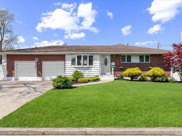 172 W 7th Street, Deer Park, NY 11729
