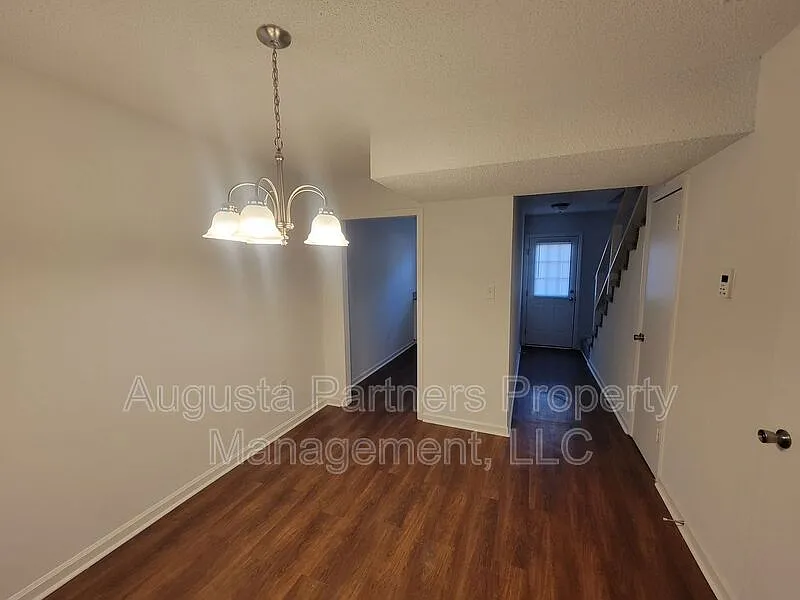 2 bed, 1.5 bath, 1200 sqft, $1,050 — Photo 4