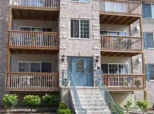 3074 Holiday Ct, Bettendorf, IA 52722