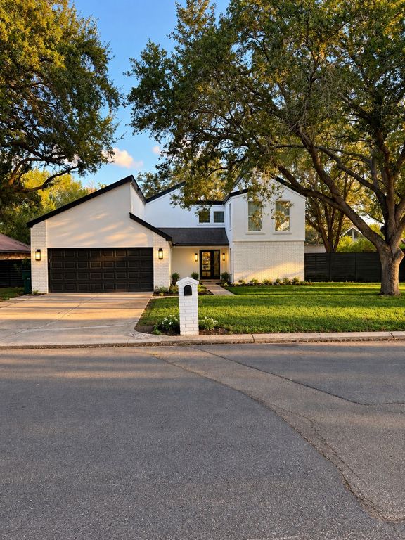 3106 Clifford St - Property Image