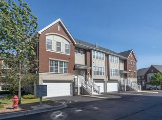 3904 S Lake Dr UNIT 1111, Saint Francis, WI 53235