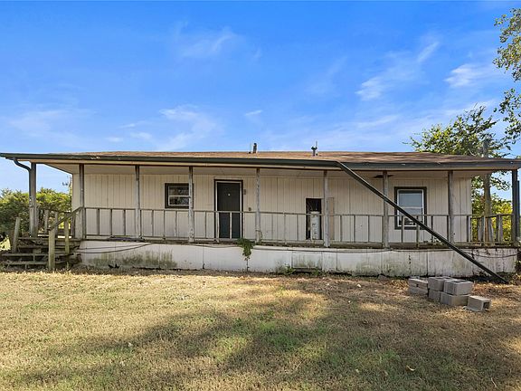 4th image of 1901 E Texas St
