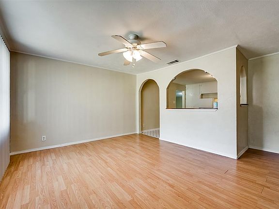 5th image of 1307 E Park Row Dr