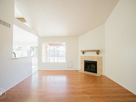 3rd image of 5445 W Voltaire Dr