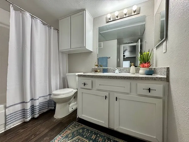 Creeks Edge Apartments — Photo 22