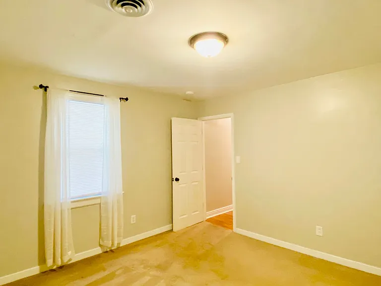 2210 Manlyn Rd — Photo 27