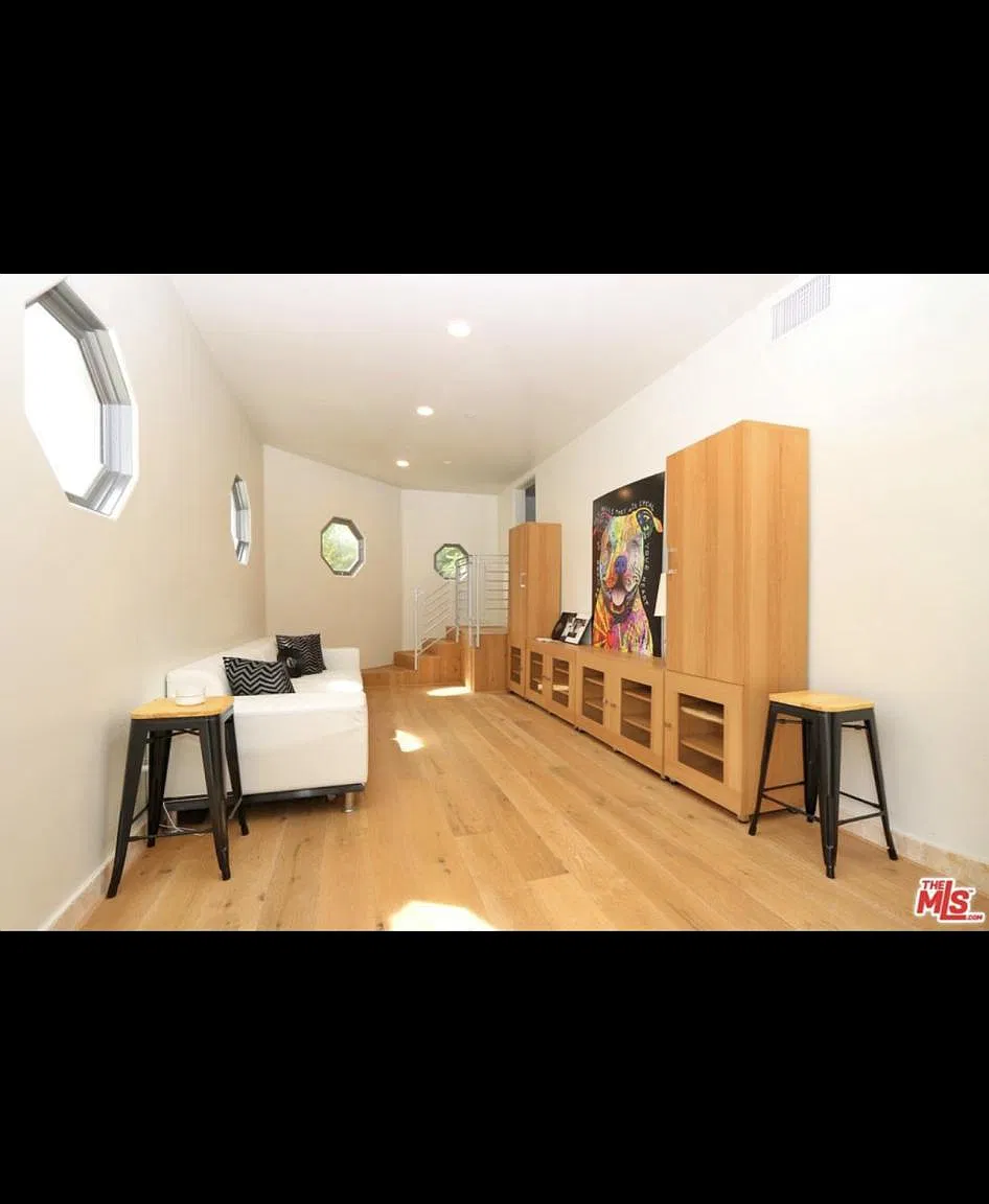Studio, 600 sqft, $1,990 — Photo 1