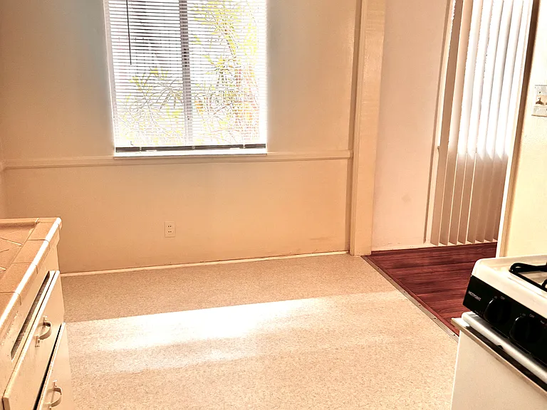 1242 Barry Ave #3 — Photo 2