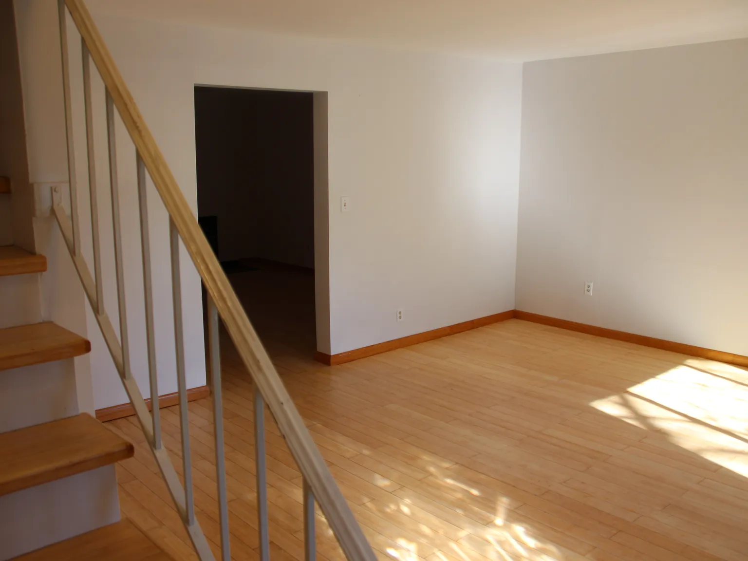 3 bed, 1.5 bath, 1280 sqft, $2,050 — Photo 3