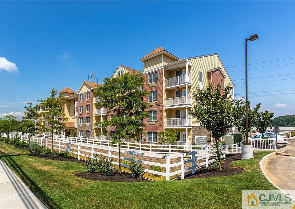 1st image of 100 Kennedy Dr #100