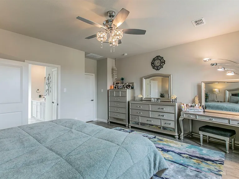 1015 Zachary Way — Photo 13