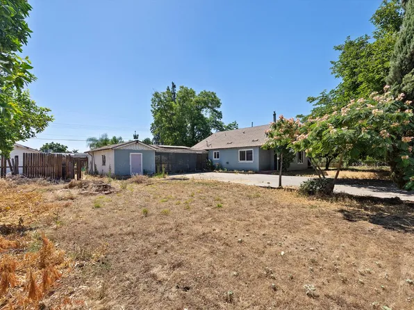 2448 S Lewis Ln, Sanger, CA 93657