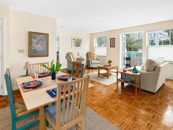 304 Sutton Drive #304, Mount Kisco, NY 10549