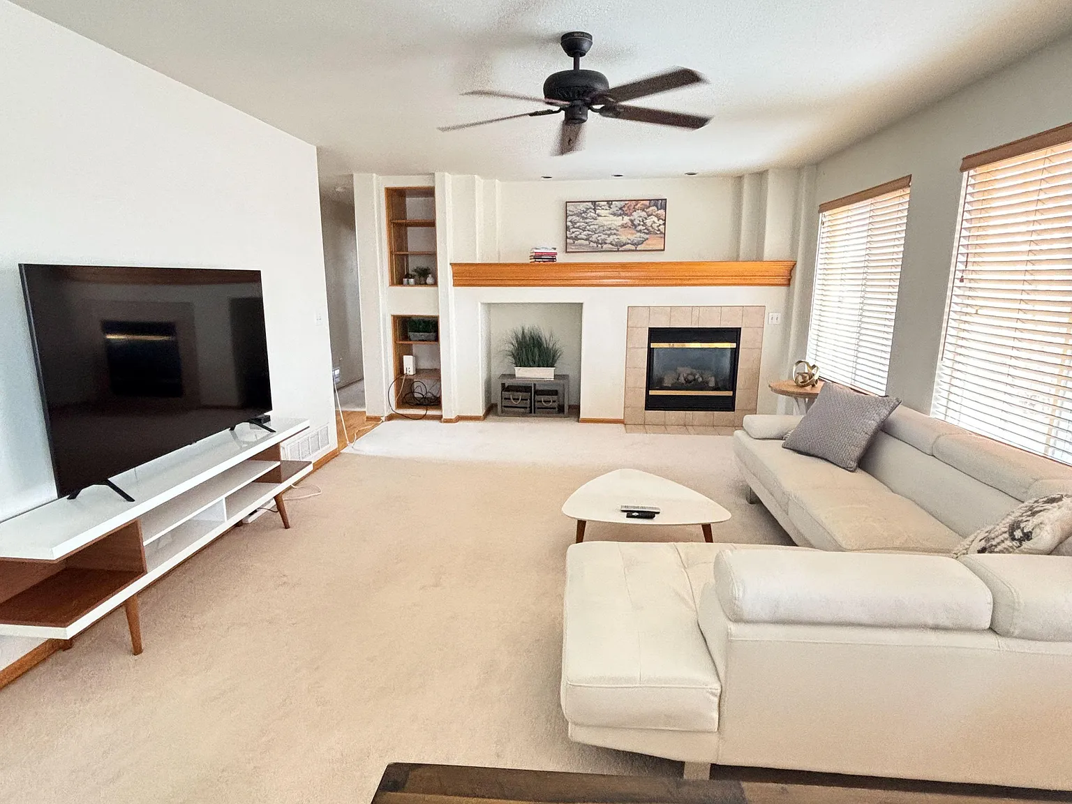 4 bed, 4.0 bath, 5470 sqft, $1,001 — Photo 4