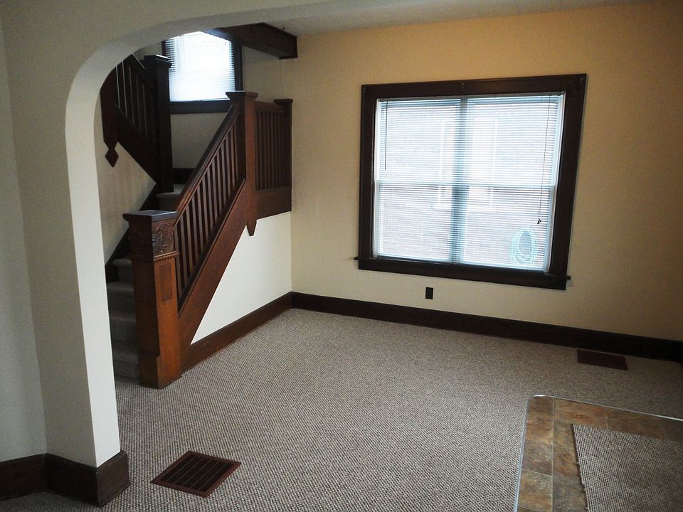 2nd image of 407 W Main St