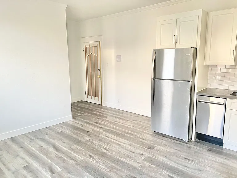 179 (1600-10 Sutter) — Photo 3