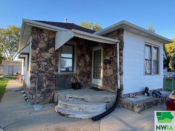 3rd image of 220 E 11th St