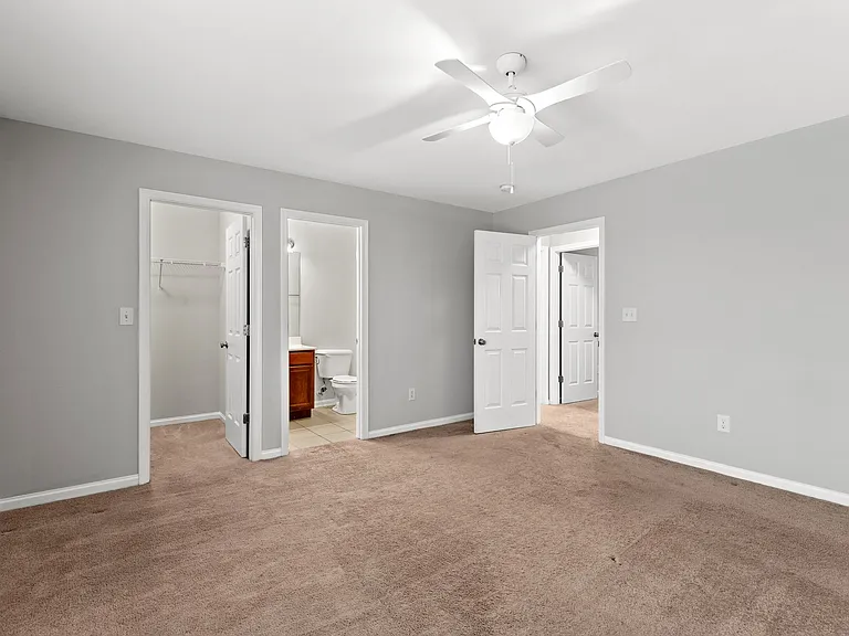 136 Lowell Ct — Photo 18