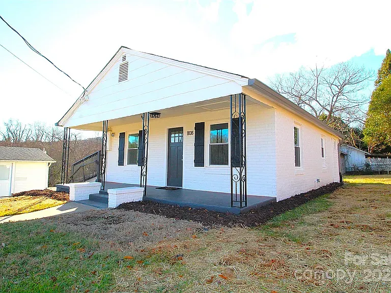 1108 Lutz St SW — Photo 2