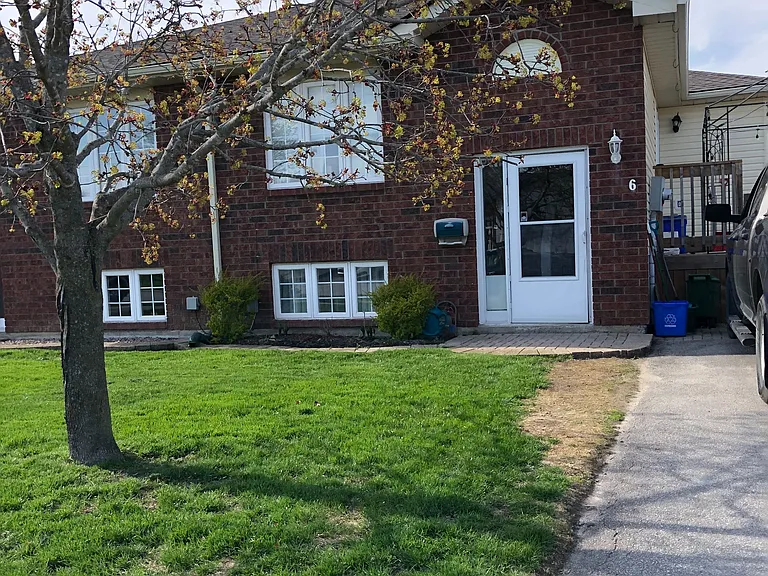6 Cottingham Cres — Photo 1