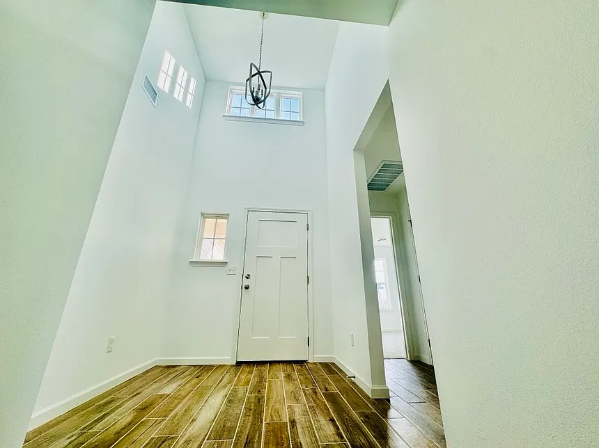 4 bed, 2097 sqft, $2,650 — Photo 4
