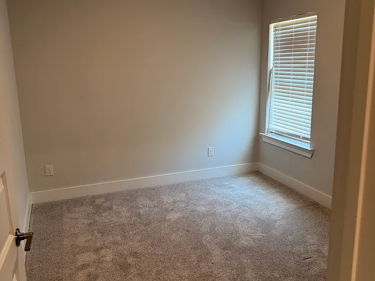 132 Clift Dr — Photo 41