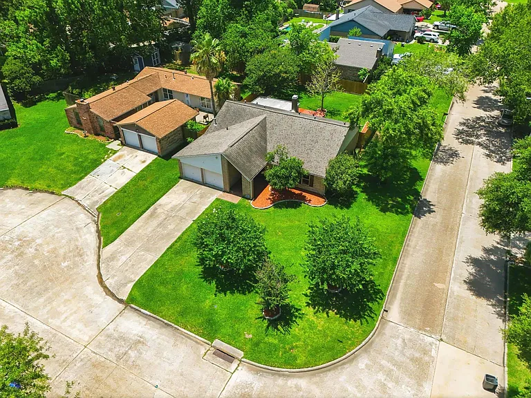 17511 Favor Bend Ct — Photo 45