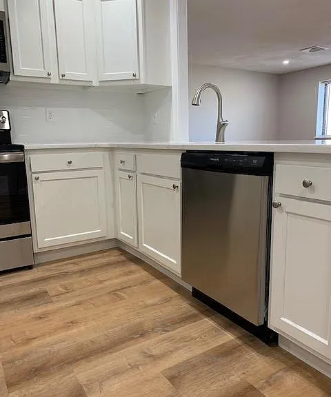 392-396, 400, 404 Langley Road — Photo 73