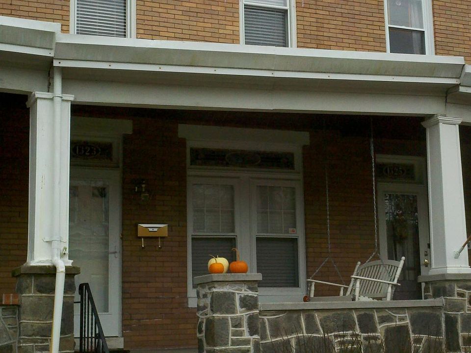 Front of house viewing from 41st street