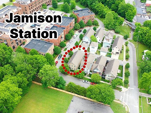 4th image of 20 Daniels Dr